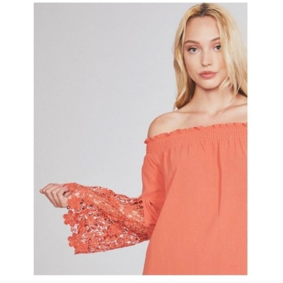 ✨OFF SHOULDER BELL CROCHET SLEEVE TOP.  NEW - Picture 4 of 6